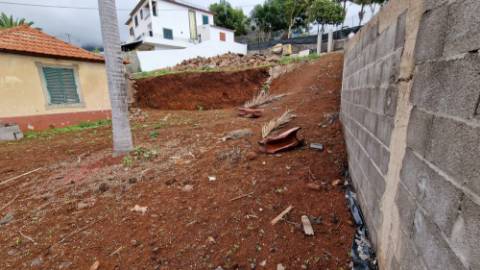 Moradia por Recuperar com Projeto Aprovado em São Roque