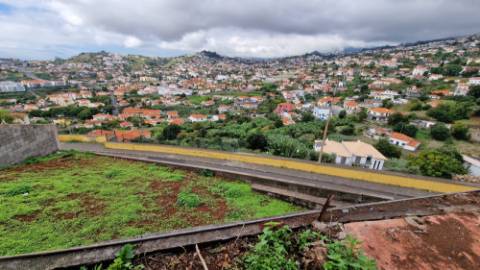 Moradia por Recuperar com Projeto Aprovado em São Roque