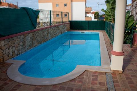 Oportunidade - Moradia T5 com anexo independente T3