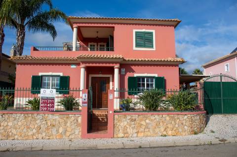 Oportunidade - Moradia T5 com anexo independente T3