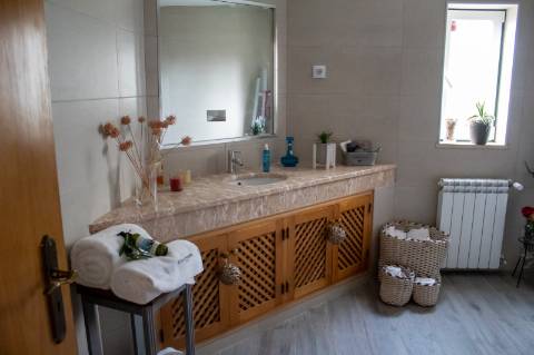 Oportunidade - Moradia T5 com anexo independente T3