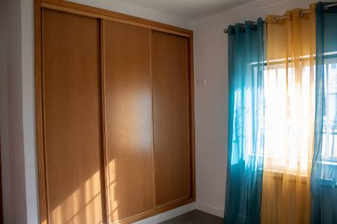 Oportunidade - Moradia T5 com anexo independente T3