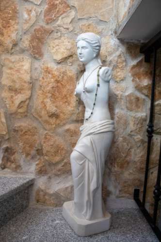 Oportunidade - Moradia T5 com anexo independente T3