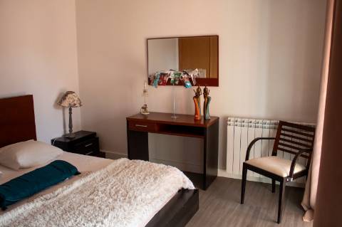 Oportunidade - Moradia T5 com anexo independente T3