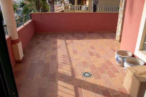 Oportunidade - Moradia T5 com anexo independente T3