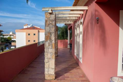 Oportunidade - Moradia T5 com anexo independente T3