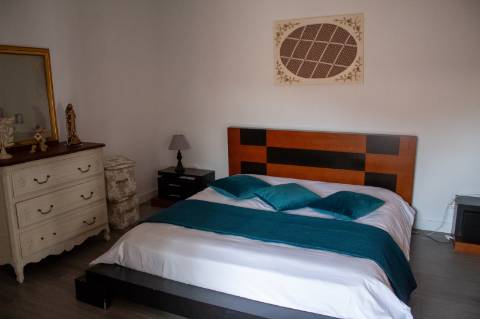 Oportunidade - Moradia T5 com anexo independente T3