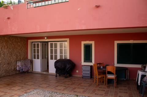 Oportunidade - Moradia T5 com anexo independente T3