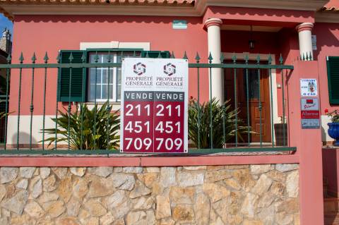 Oportunidade - Moradia T5 com anexo independente T3