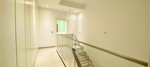 Magnífico duplex T1 em uma nova residência com serviço de concierge