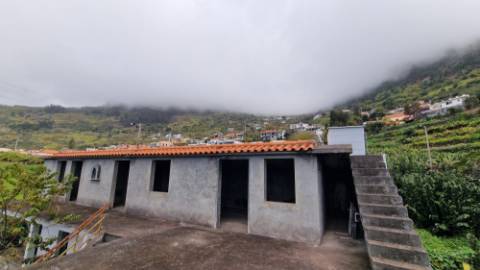 Moradia T2 no Arco da Calheta