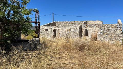 Terreno com Moradia por recuperar em Bela Salema - Faro