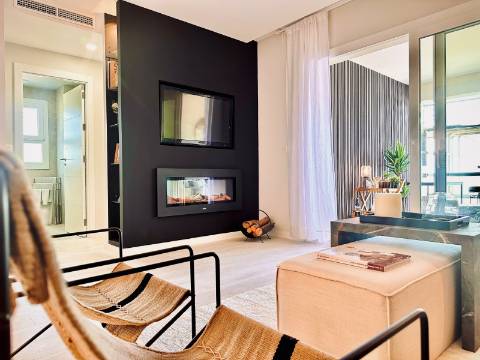 Moradias Geminadas 3 quartos com design moderno inseridos em condomínio com piscina