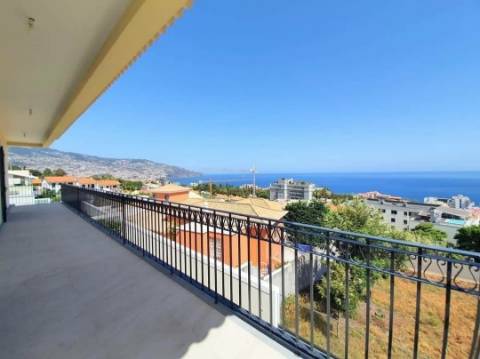 Moradia T3 com piscina Infinita no Funchal