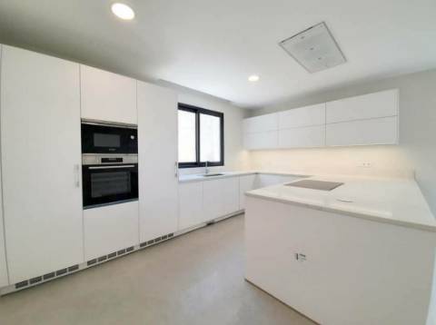 Moradia T3 com piscina Infinita no Funchal