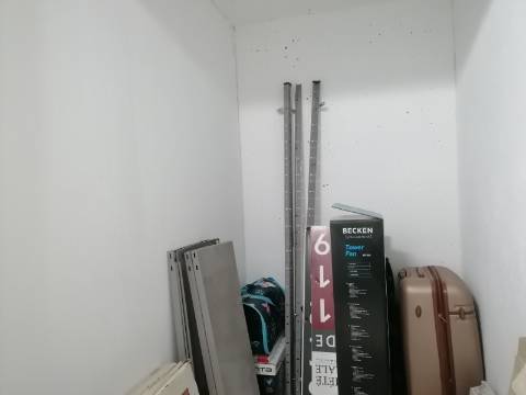 BAIXA DE PREÇO!!! Apartamento de LUxo com 2 Quartos , Jardim Privado com Piscina e Garagem a 500 m da Praia