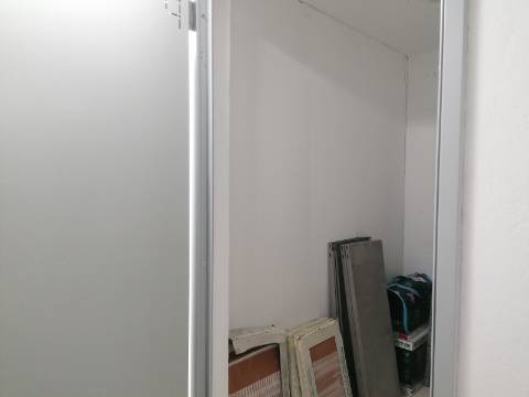 BAIXA DE PREÇO!!! Apartamento de LUxo com 2 Quartos , Jardim Privado com Piscina e Garagem a 500 m da Praia