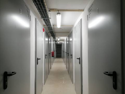 BAIXA DE PREÇO!!! Apartamento de LUxo com 2 Quartos , Jardim Privado com Piscina e Garagem a 500 m da Praia