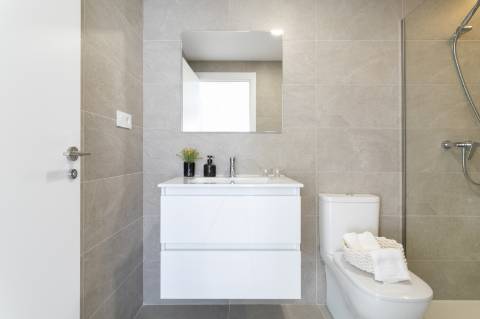 Apartamento T3 novo, junto da praia.