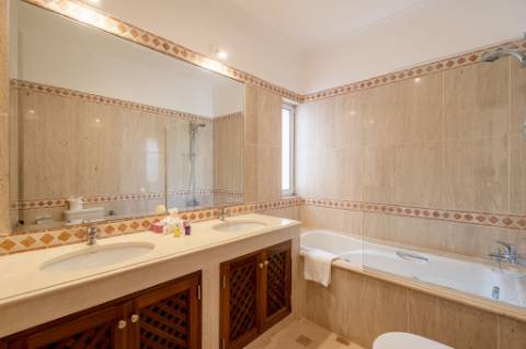 Apartamento com 2 quartos na Encosta do Lago