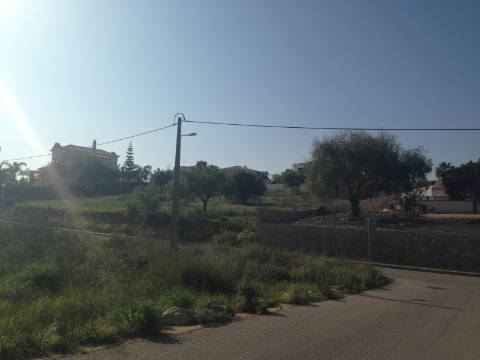 Lote para construção de moradia unifamiliar