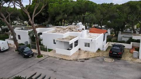 Moradia T3 totalmente renovada e Mobilada em zona Calma de Vilamoura com piscina