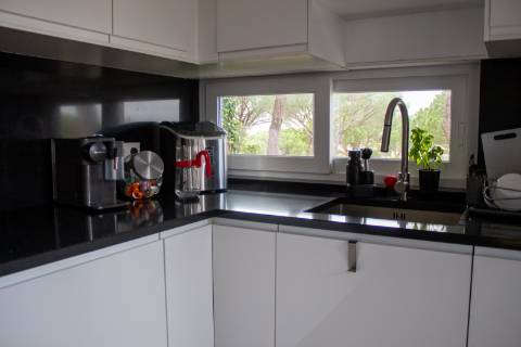 Moradia T3 totalmente renovada e Mobilada em zona Calma de Vilamoura com piscina