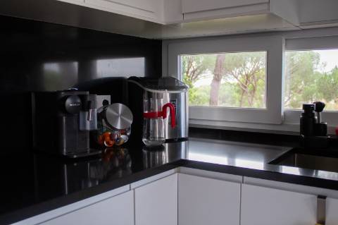 Moradia T3 totalmente renovada e Mobilada em zona Calma de Vilamoura com piscina