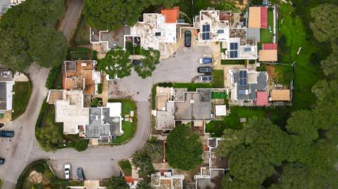 Moradia T3 totalmente renovada e Mobilada em zona Calma de Vilamoura com piscina