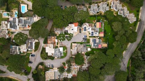 Moradia T3 totalmente renovada e Mobilada em zona Calma de Vilamoura com piscina