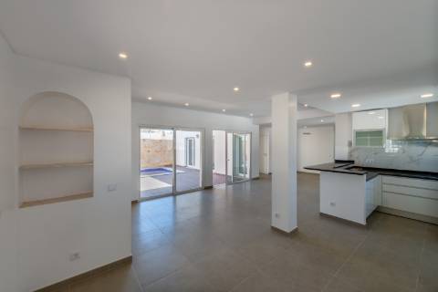 Moradia T4 com piscina em Porches, Lagoa