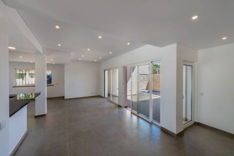 Moradia T4 com piscina em Porches, Lagoa