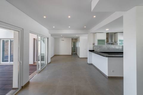 Moradia T4 com piscina em Porches, Lagoa