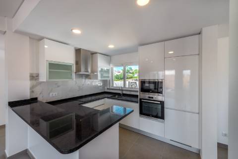 Moradia T4 com piscina em Porches, Lagoa