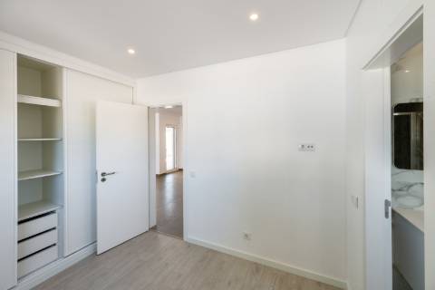 Moradia T4 com piscina em Porches, Lagoa