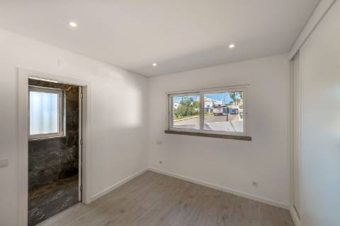 Moradia T4 com piscina em Porches, Lagoa