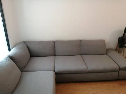 Apartamento moderno de tipologia T2 ( dois quartos), em muito bom estado de conservação, inserido num condomínio privado com piscina, na famosa Baixa da Cidade de Olhão.