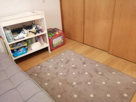 Apartamento moderno de tipologia T2 ( dois quartos), em muito bom estado de conservação, inserido num condomínio privado com piscina, na famosa Baixa da Cidade de Olhão.