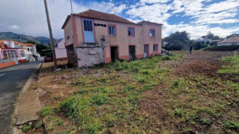 Moradia T4 para Recuperar nos Prazeres - Calheta