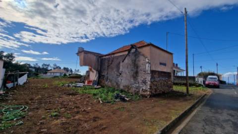 Moradia T4 para Recuperar nos Prazeres - Calheta