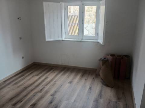 Apartamento T2 inserido num condomínio privado - Porto.