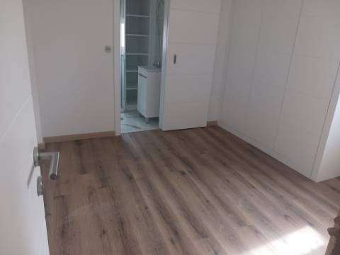 Apartamento T2 inserido num condomínio privado - Porto.