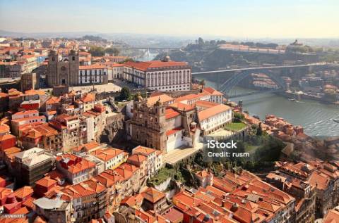 Apartamento T2 inserido num condomínio privado - Porto.