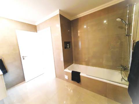 T2 Lagos com Segurança 24H Golf Piscina Ginásio Jacuzzi e Garagem