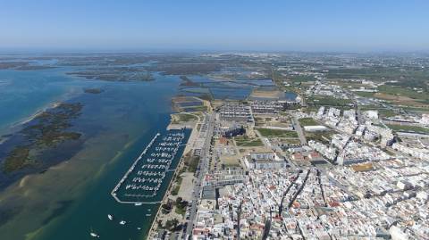 Terreno com projeto aprovado para a construção de apartamentos, Olhão