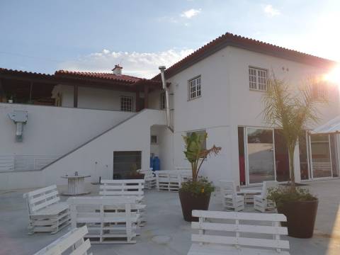 Moradia com espaço comercial em Viana do Castelo - oportunidade de investimento