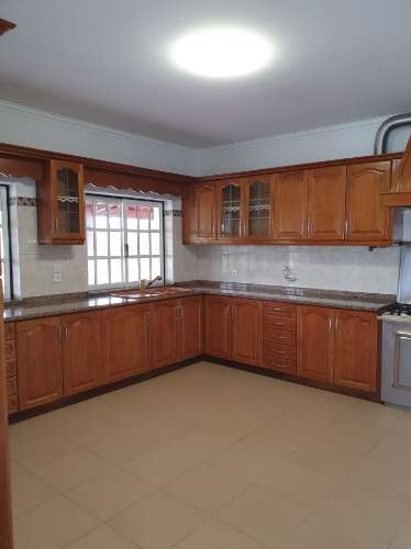 Moradia com espaço comercial em Viana do Castelo - oportunidade de investimento