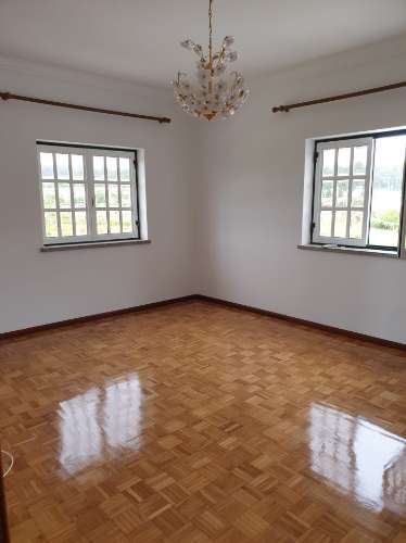 Moradia com espaço comercial em Viana do Castelo - oportunidade de investimento