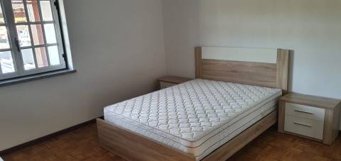 Moradia com espaço comercial em Viana do Castelo - oportunidade de investimento