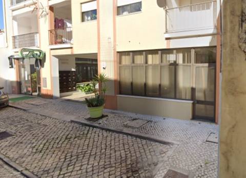 Estacionamento em Minde - Santarém